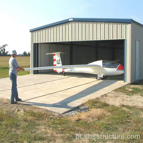 Hangar de estrutura de aço pequeno